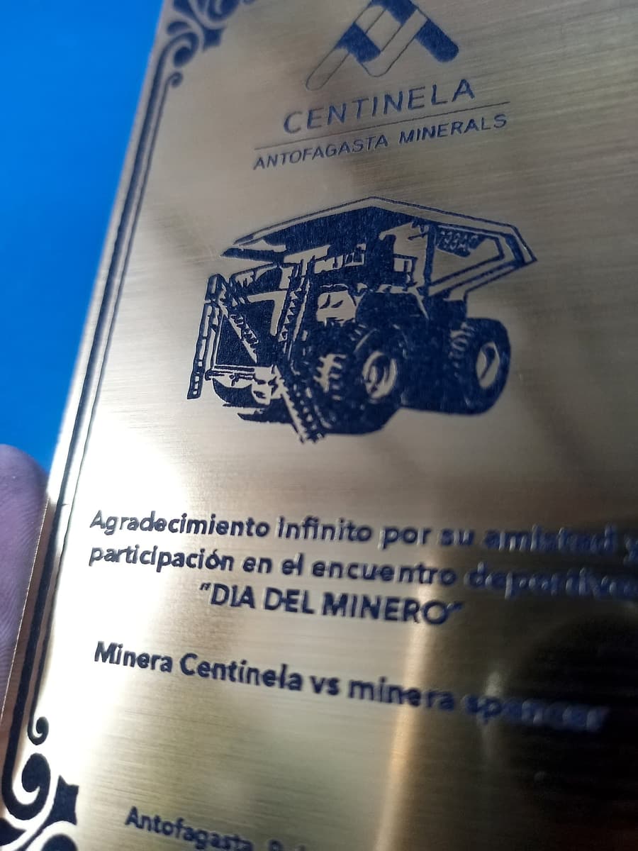 Placa de reconocimiento minera